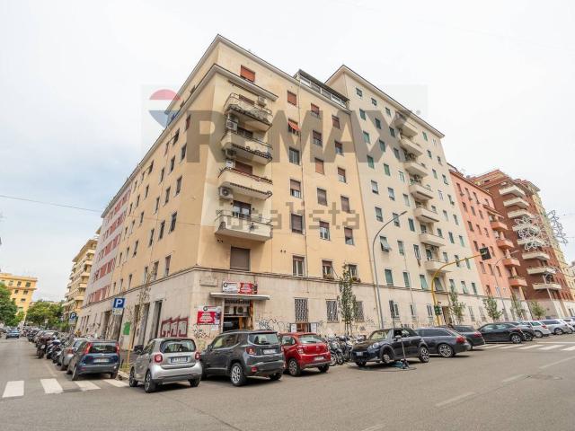 Locale in vendita di 36 m² in Via Matera, 33