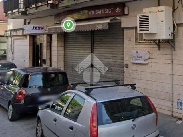 Locale in vendita di 370 m² in Via San Restituta, 3
