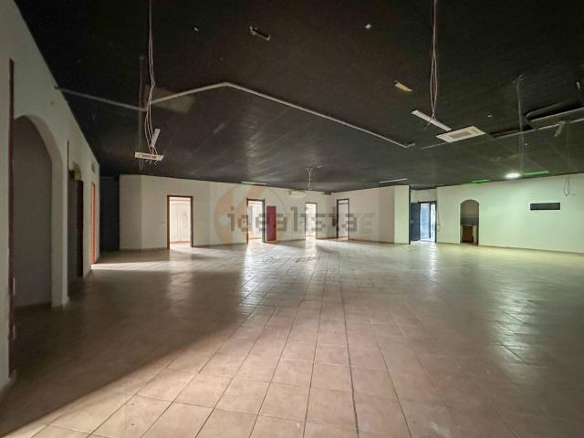 Locale in vendita di 373 m² in Strada 23