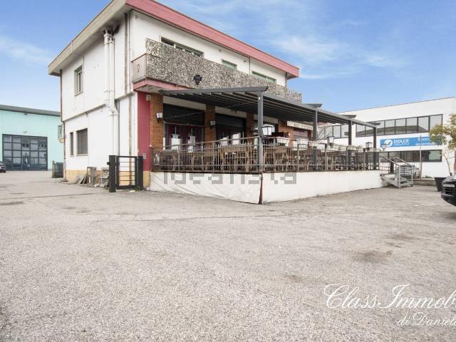 Locale in vendita di 375 m² in Via dell&apos Artigianato, 1