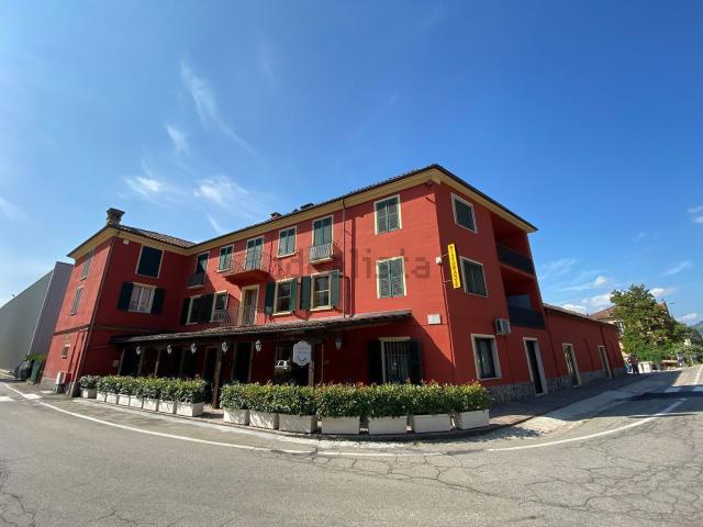 Locale in vendita di 374 m² in Piazza Manzo G, 2