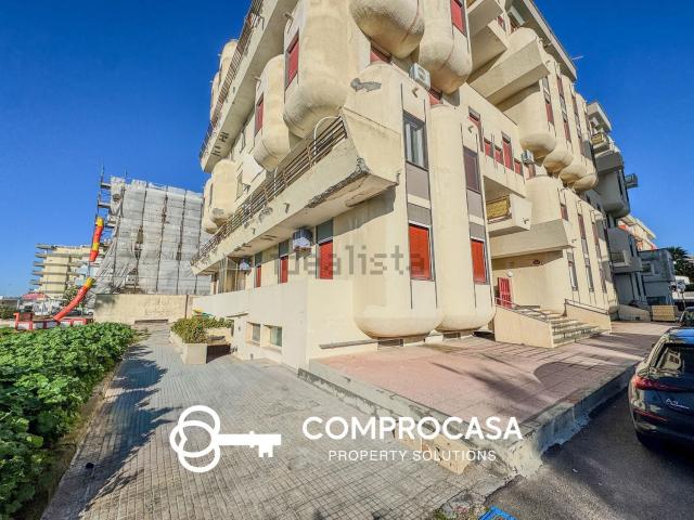 Locale in vendita di 375 m² in Via Rosmini, 3