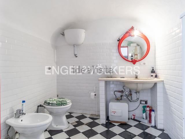Locale in vendita di 376 m² in Via di Monte Testaccio