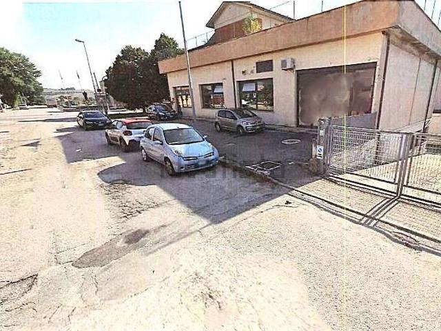 Locale in vendita di 379 m²