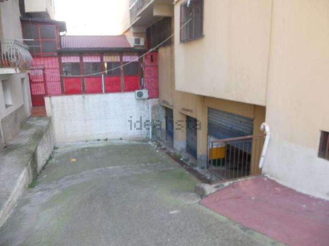Locale in vendita di 380000 m² in Piazza Borelli