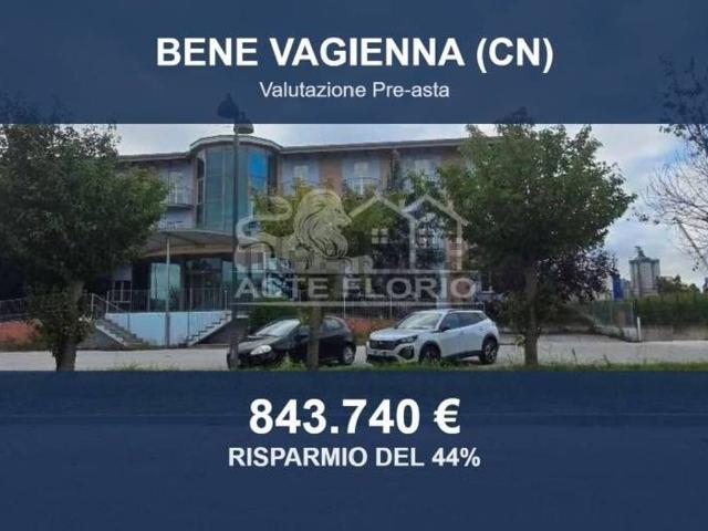 Locale in vendita di 3800 m² in Via Fossano