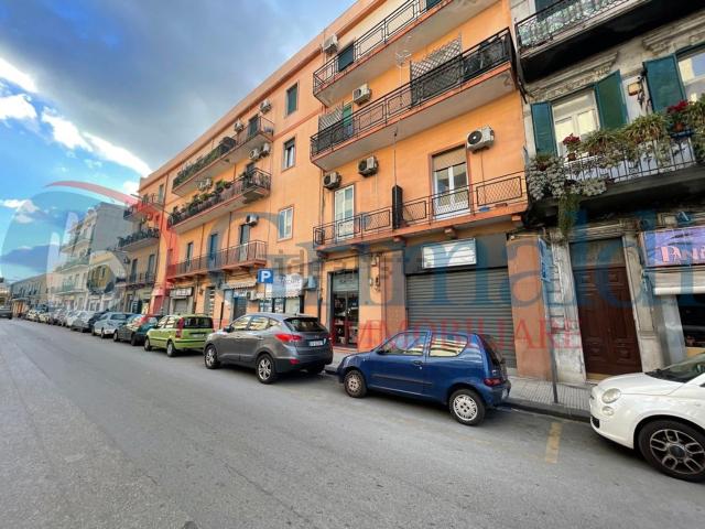 Locale in vendita di 380 m² in Via Catania, 276