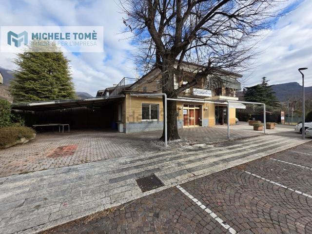 Locale in vendita di 380 m² in Via Alcide De Gasperi
