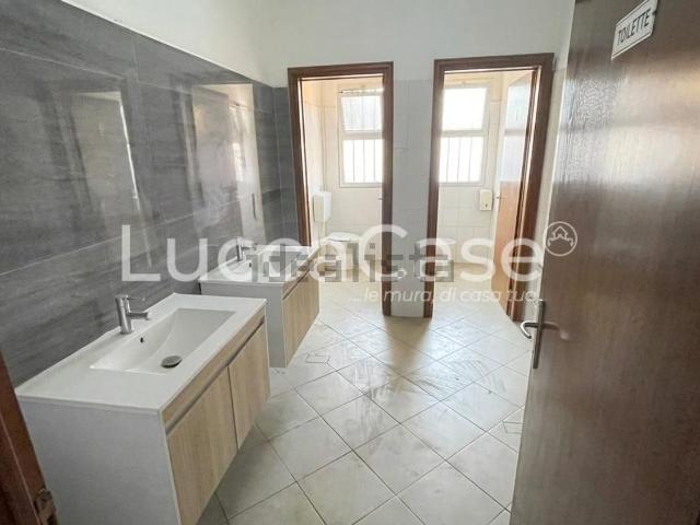 Locale in vendita di 380 m² in Via delle Cerbaie