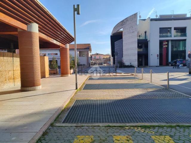 Locale in vendita di 380 m² in Piazza Villafranchetta, 1