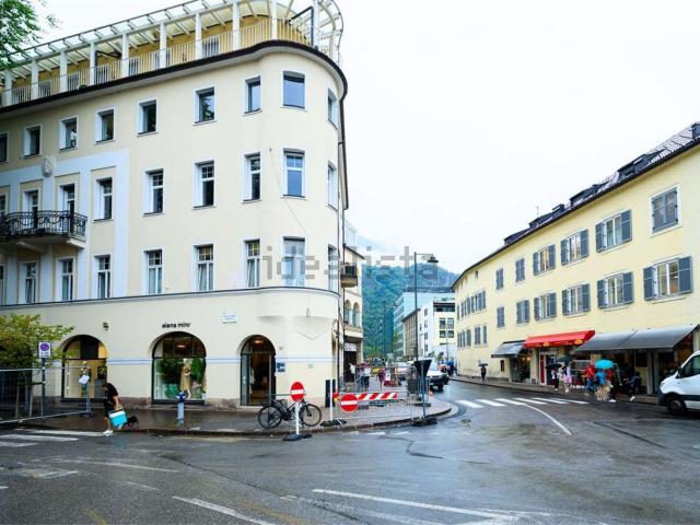Locale in vendita di 381 m²