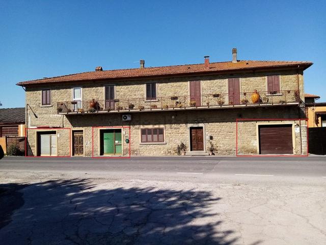 Locale in vendita di 381 m² in Via Adua