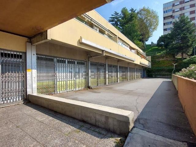 Locale in vendita di 382 m² in Via Carlo Linneo, 330