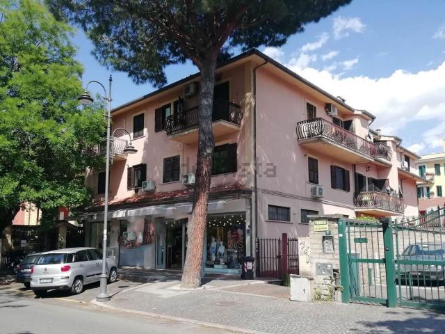 Locale in vendita di 383 m²
