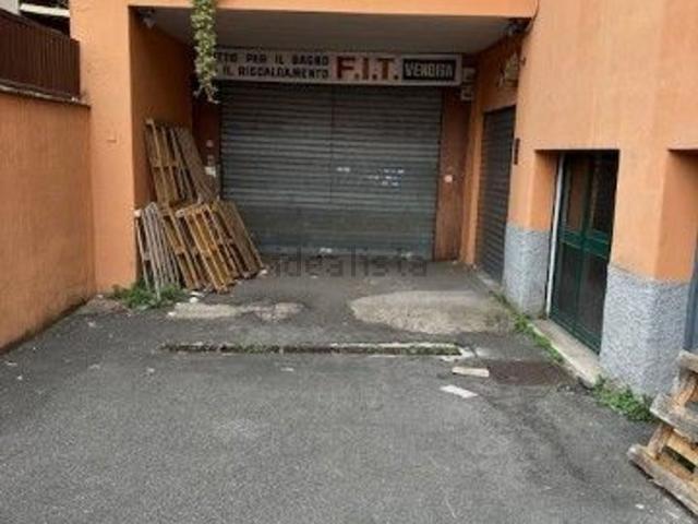 Locale in vendita di 385 m² in Via Ennio Bonifazi, 16