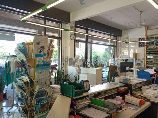 Locale in vendita di 385 m² in Via Padova, 355