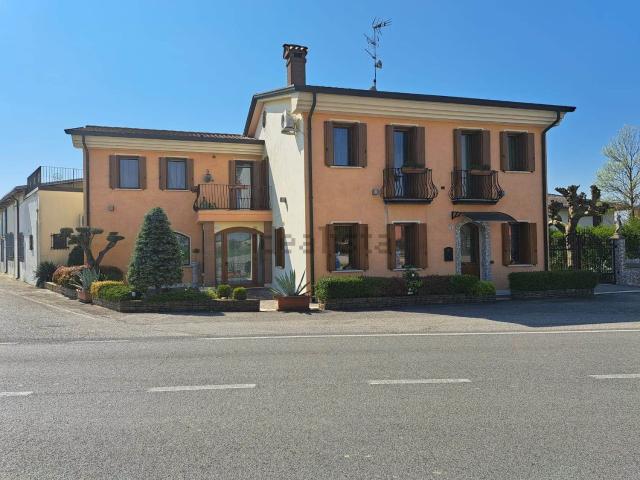 Locale in vendita di 387 m²