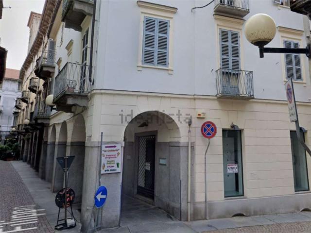 Locale in vendita di 388 m² in Via San Filippo, 3