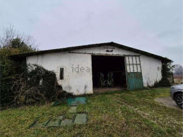Locale in vendita di 3896 m² in Via Onaro, 9