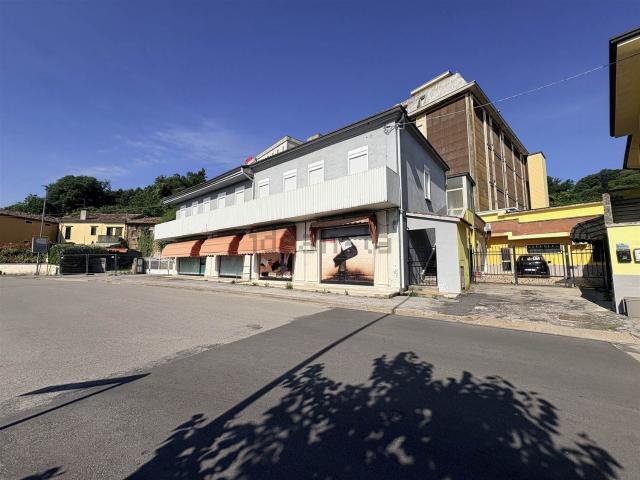 Locale in vendita di 389 m²