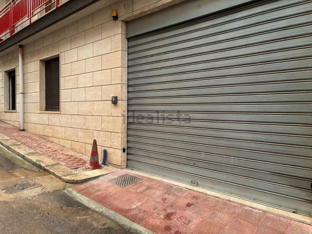 Locale in vendita di 389 m² in Via Enrico Fermi