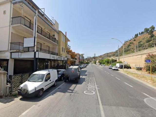 Locale in vendita di 389 m² in Strada Statale 114 Orientale Sicula, 57