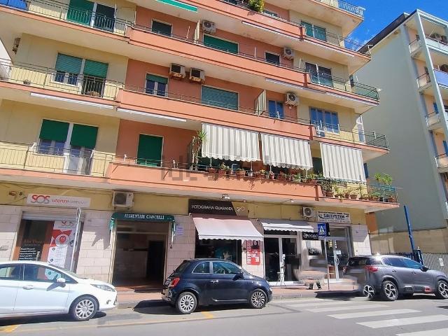 Locale in vendita di 38 m² in Lungomare Cristoforo Colombo, 87