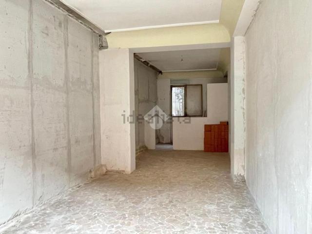 Locale in vendita di 38 m² in Via Vittorio Veneto, 37