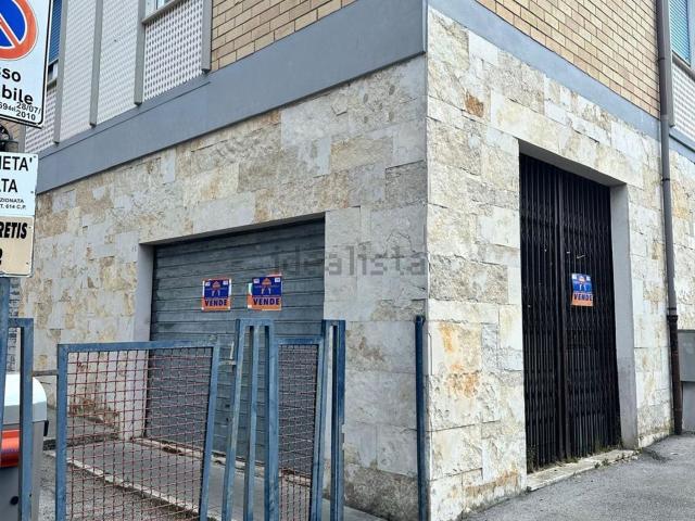 Locale in vendita di 38 m² in Via A. De Pretis, 46