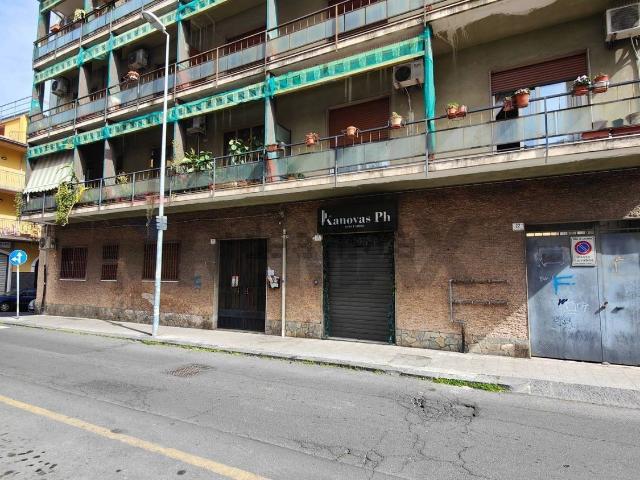 Locale in vendita di 38 m² in Via Caduti del Lavoro, 22