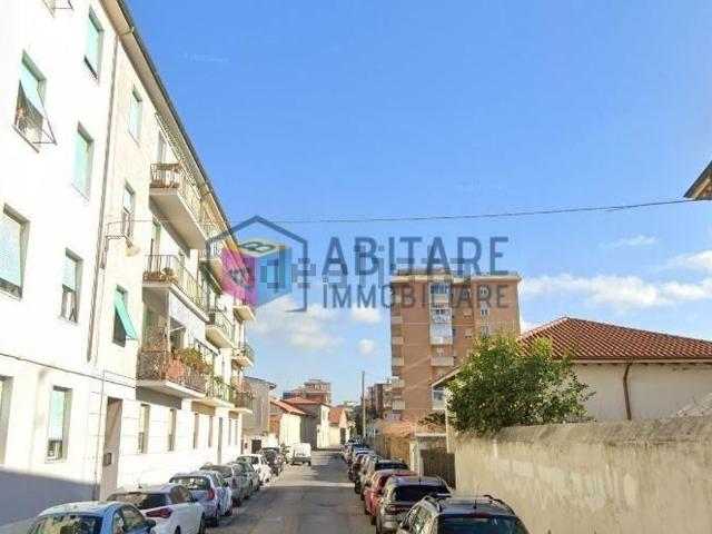 Locale in vendita di 38 m² in Via del Fagiano, 57125