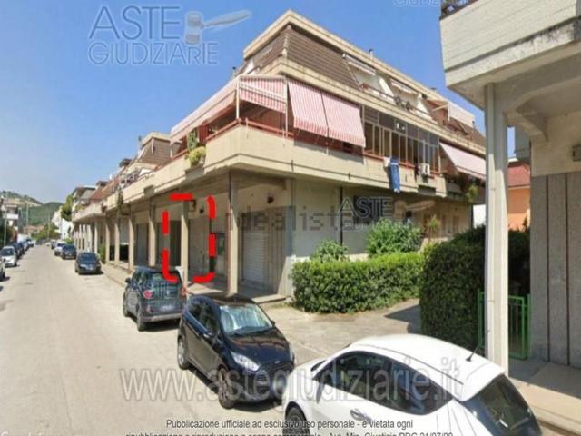 Locale in vendita di 38 m² in Via delle Lancette