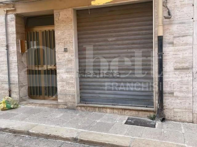 Locale in vendita di 38 m² in Via Municipio