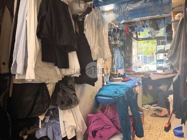 Locale in vendita di 38 m² in Via Piacenza, 20