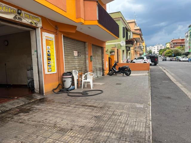 Locale in vendita di 38 m² in Via Pietro Bembo, 44