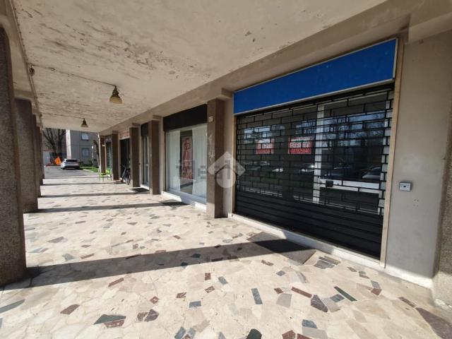 Locale in vendita di 38 m² in Via Pietro Emilio Tiboni, 47