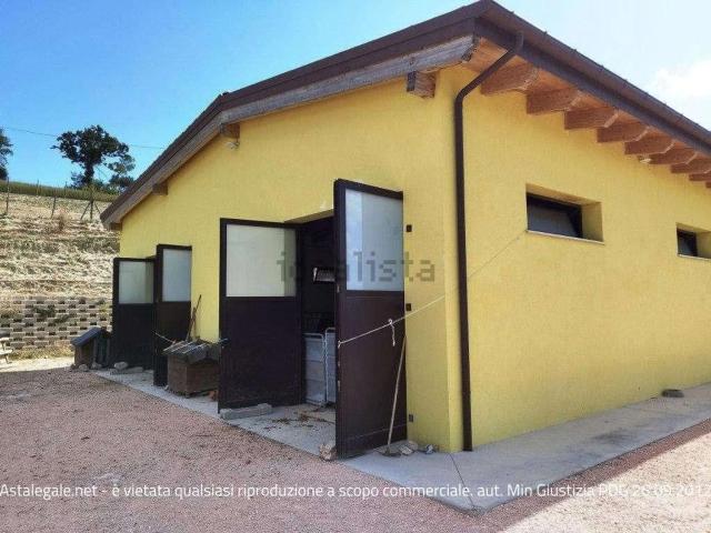 Locale in vendita di 3905 m²