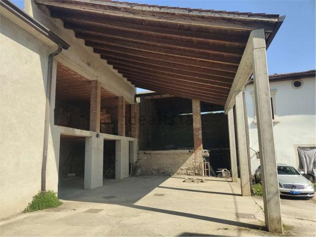 Locale in vendita di 390 m²