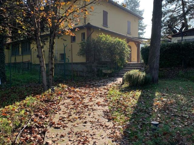 Locale in vendita di 390 m² in Via Castel de Britti