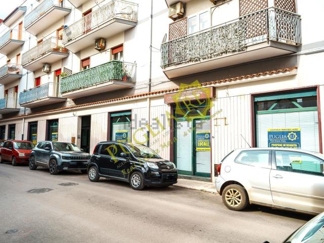 Locale in vendita di 390 m² in Via Giuseppe Garibaldi, 81