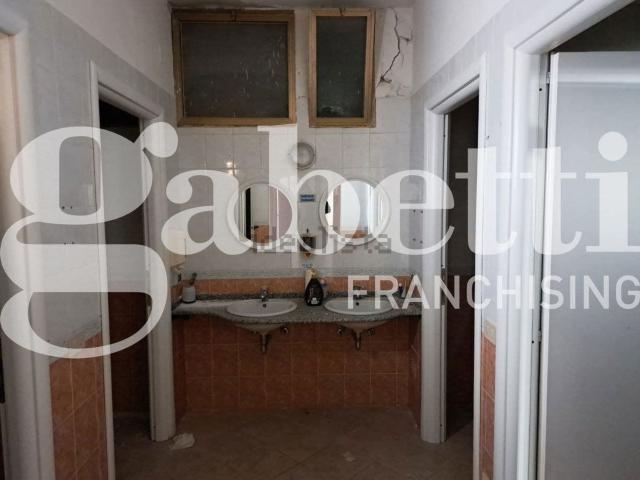 Locale in vendita di 390 m² in Via J.S. Bach, 26