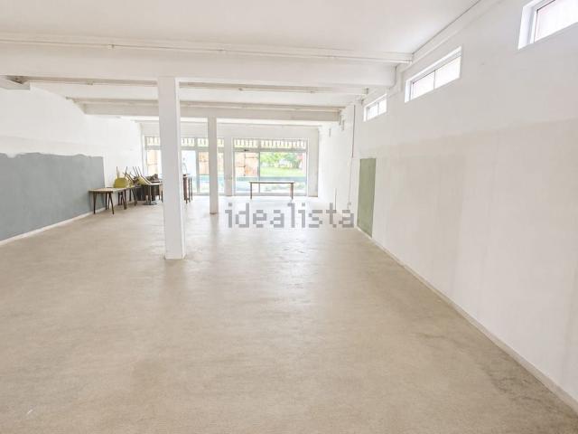 Locale in vendita di 390 m² in Via San Pio X