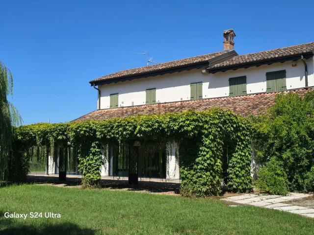 Locale in vendita di 390 m² in Via Provinciale