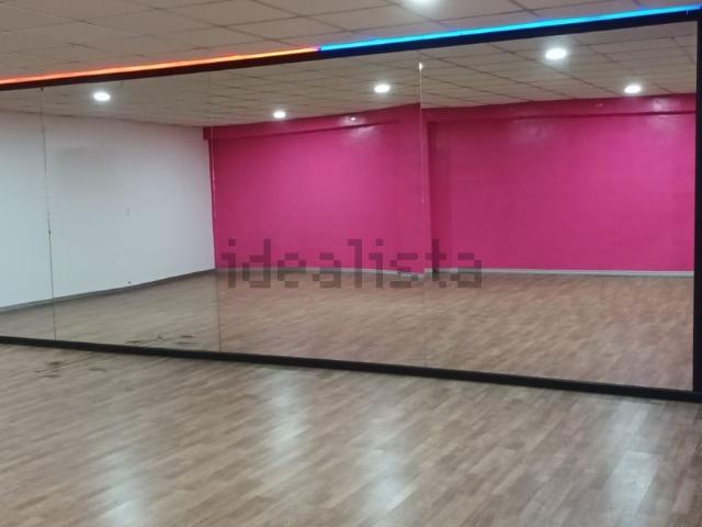 Locale in vendita di 390 m² in Via Ragazzi del &apos 99