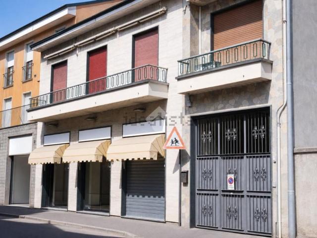 Locale in vendita di 392 m² in Via Alessandro Manzoni, 5