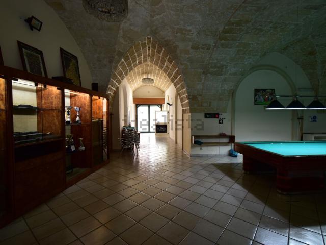 Locale in vendita di 400 m² in Via A. Volta, 15