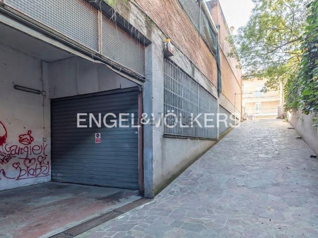 Locale in vendita di 395 m² in Via di Casalotti