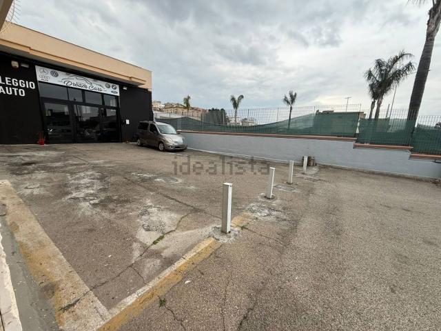 Locale in vendita di 395 m² in Strada Statale 7