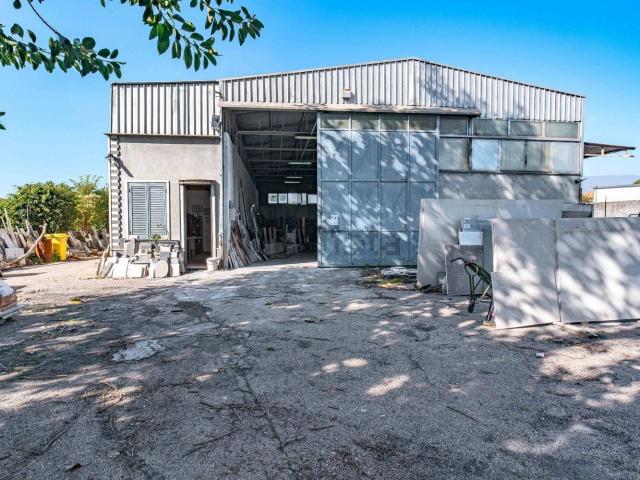 Locale in vendita di 398 m² in Strada IV Femmina Morta, 28