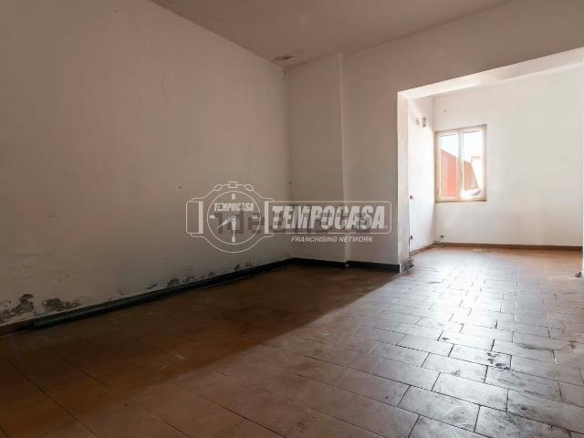 Locale in vendita di 39 m² in Via Alessandro Volta, 40